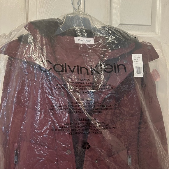 Calvin Klein NWT Burgundy Women’s Faux Fur-Lined Hooded Puffer Coat Size XS - Picture 9 of 12